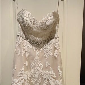 Elegant Lace Wedding Dress with Beaded Detail